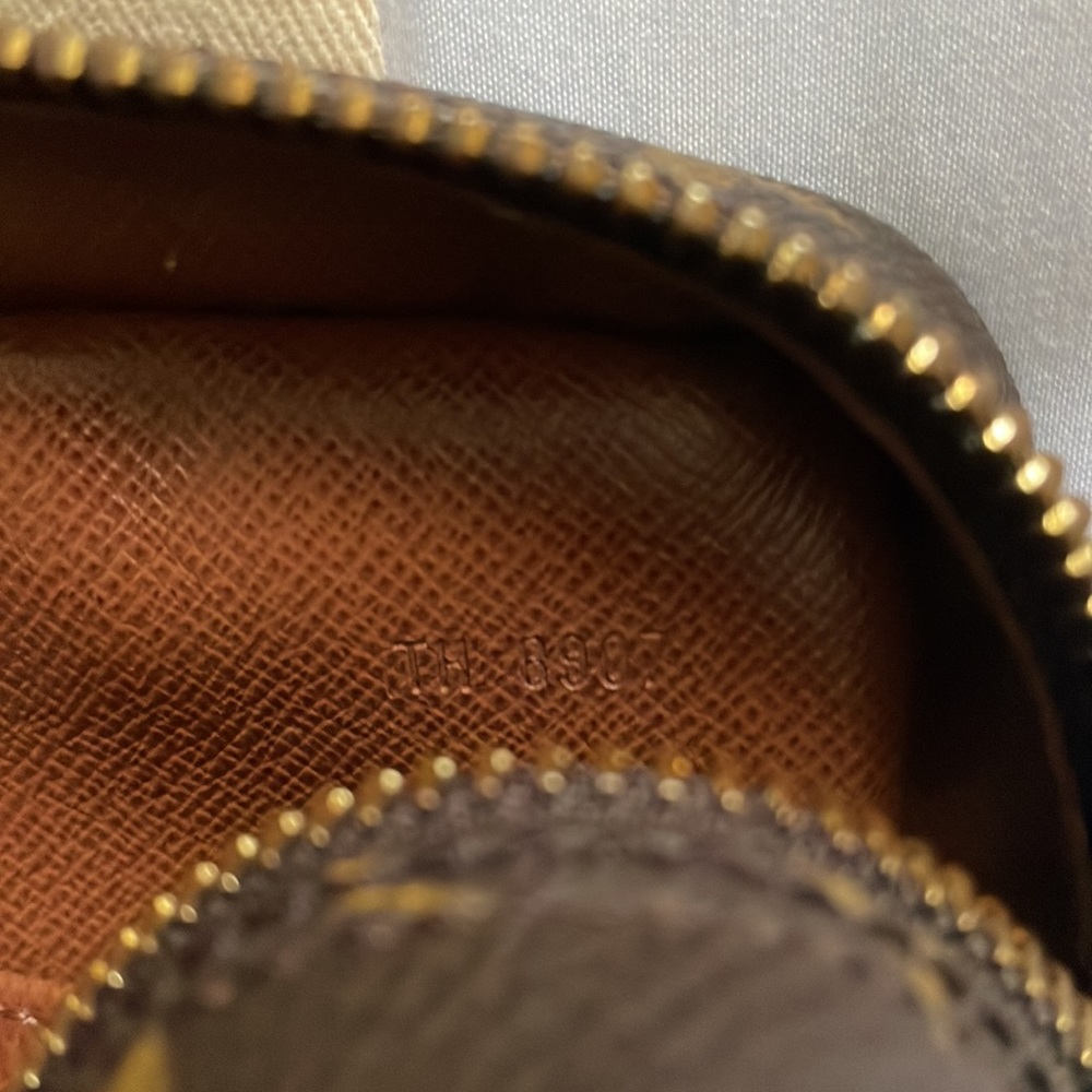 Louis Vuitton - Picture 8 of 11